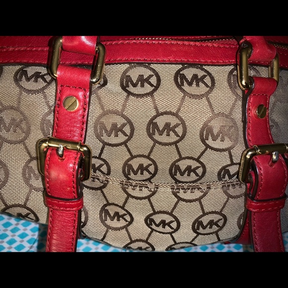 Michael Kors barely used pocketbook - Picture 6 of 8